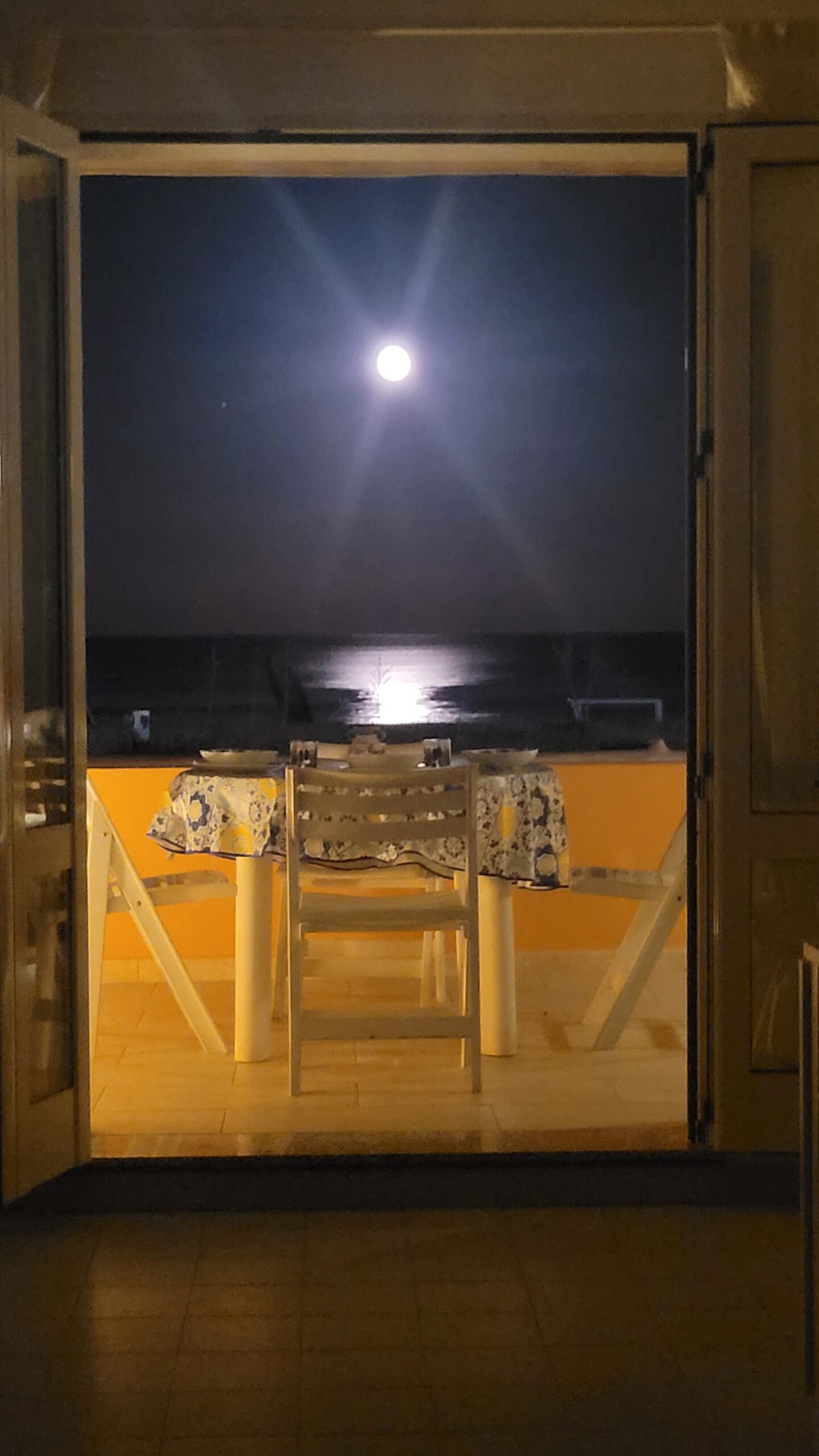 La luna vista dall’appartamento