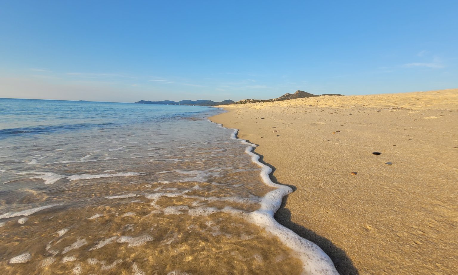 Una passeggiata sulla riva