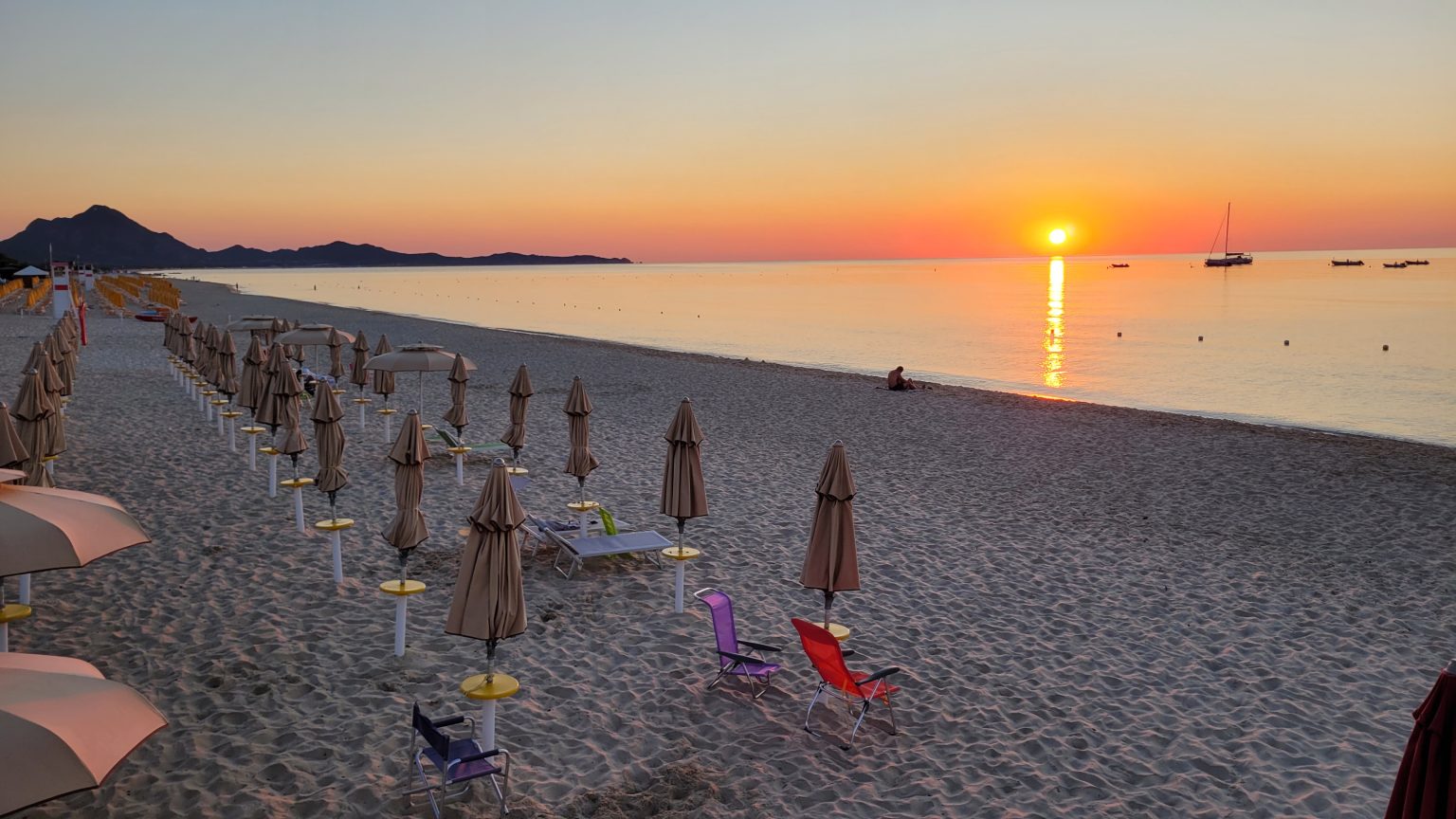 Gli ombrelloni all’alba