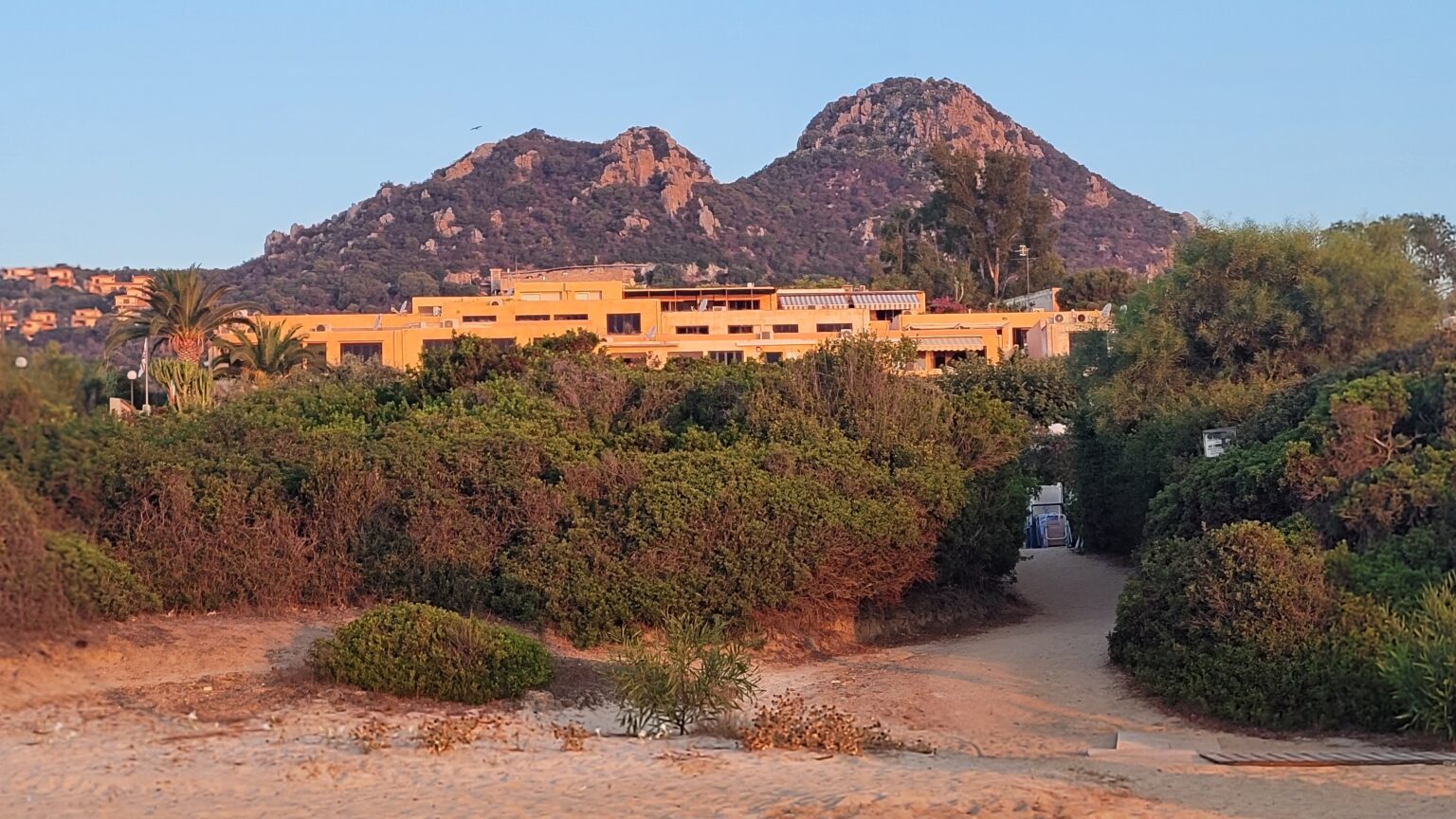 Il monte Nai e il residence